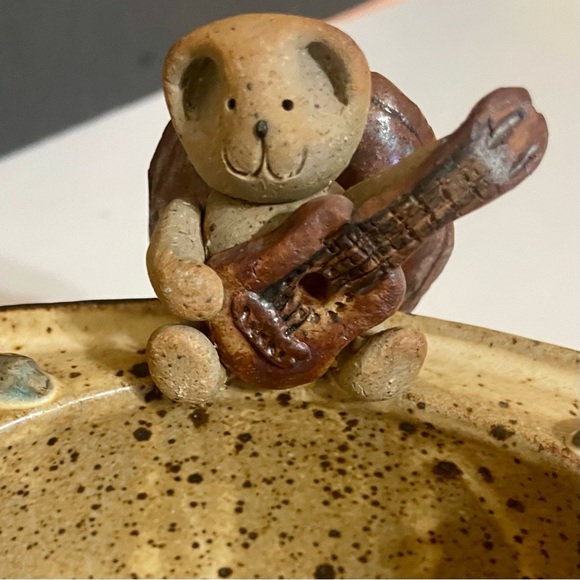 Hand Made Studio Pottery Artist Signed Chip & Dip Platter Bear Playing Guitar - Picture 3 of 14